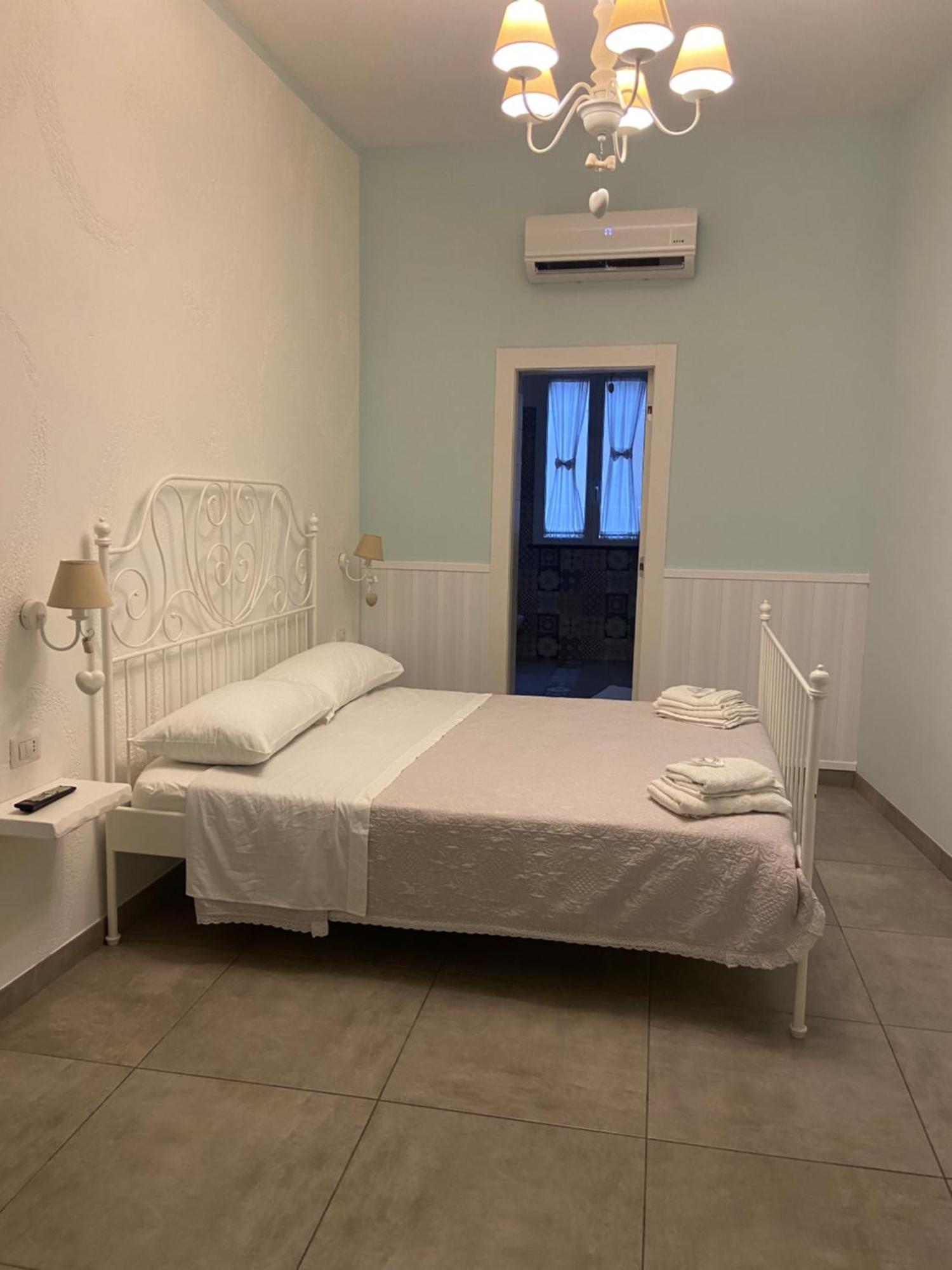 Beb La Gemma Bed & Breakfast Naples Exterior photo
